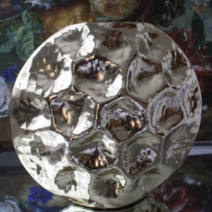 Goudkleurige metalen vaas in Schildpad Schild vorm