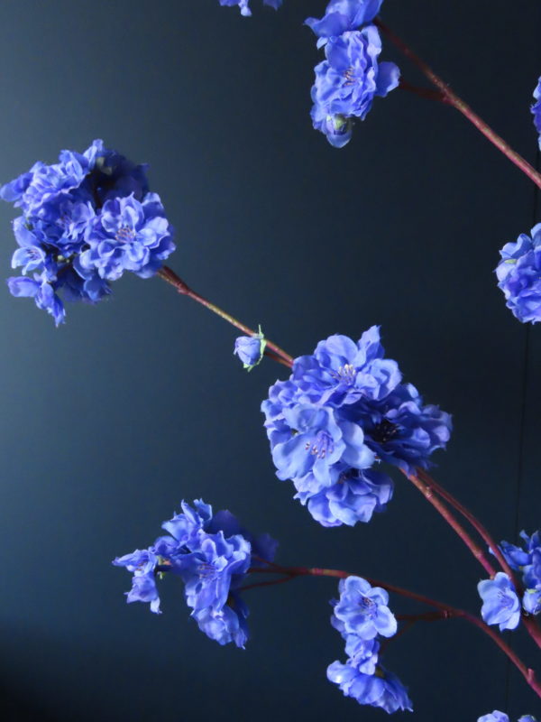 Overjas Digitaal bagageruimte Kunst Zijde bloemen Blauwe Bloesem met Cerise Rood Hibiscus