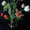 Tulpen Vaas Antiek Brons met Tulpen Mix en Bloesem Takken - Afbeelding 4