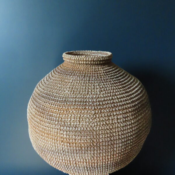 Bol Vaas met Aardse Tinten en Ribbel Design